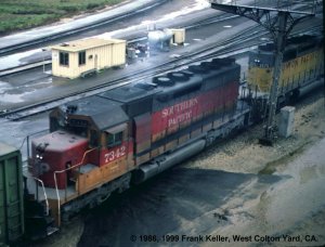 Image of SP SD40R in Daylight paint, Copyright Frank Keller 1986, 1999. Take note in this image of #7342; of the two engine room vents each side of the dynamic brake fans...