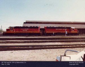 (C) kevin_stevens - 7342 and 7399 at Bakersfield ready to help the 1984 Louisiana Daylight over the Tehachapi's